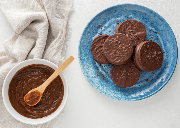 Foto draufsicht auf köstliche alfajores-kekse