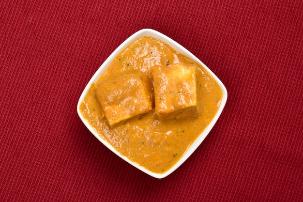 Draufsicht auf Paneer Butter Masala in Katori