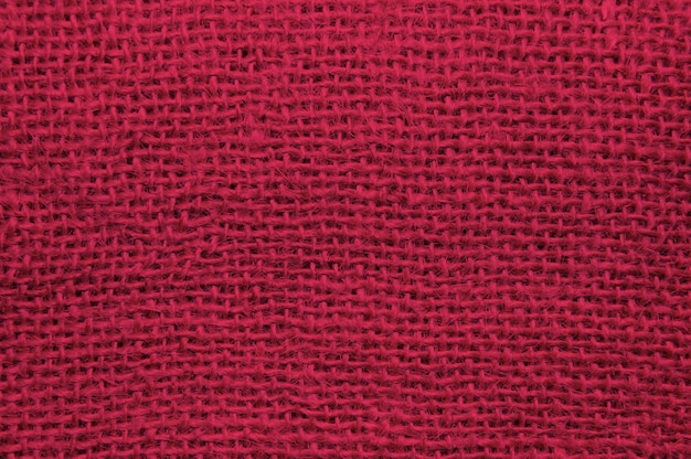 Draufsicht auf Sackleinenstoff für den Hintergrund Nahaufnahme der Viva Magenta Farbe Sackleinen Textur für den Hintergrund