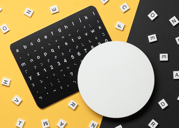 Foto draufsicht braille alphabet tastatur