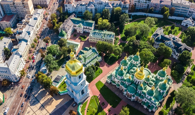 Draufsicht der Kathedrale St. Sophia und der Kiew-Stadtskyline von oben, Kyiv-Stadtbild, Hauptstadt von Ukraine