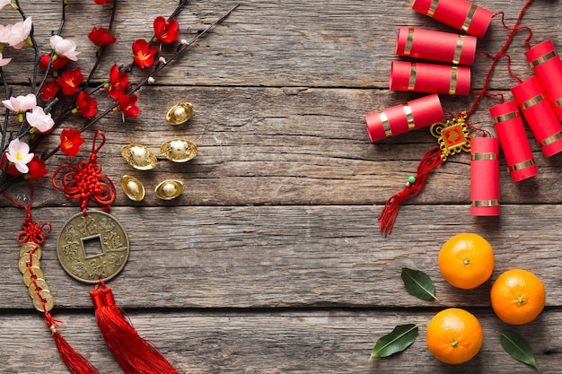 Foto draufsicht des chinesischen neujahrskonzepts auf holztisch