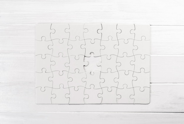 Draufsicht des weißen Puzzles