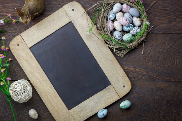 Draufsicht glücklicher Ostern-Hintergrund.