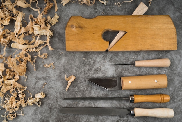 Foto draufsicht holzbearbeitungswerkzeuge