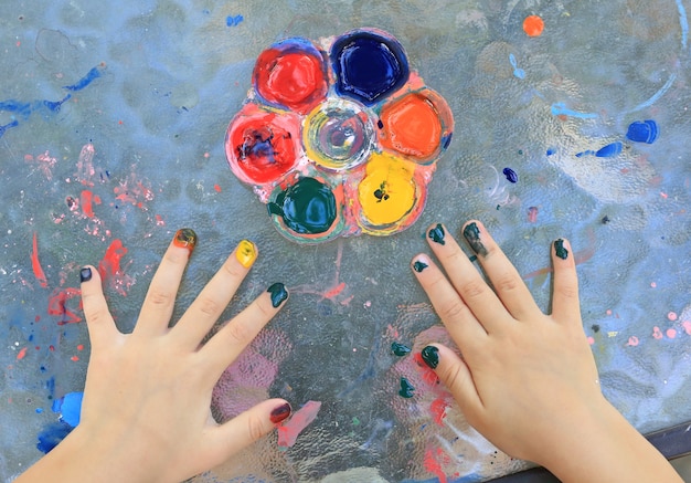 Draufsicht Kinder Mädchen Nagellack von Aquarell.