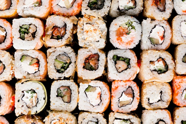 Foto draufsicht köstliche sushi-nahaufnahme