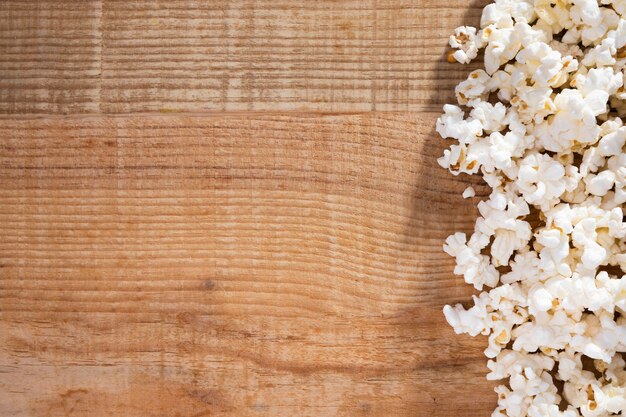Foto draufsicht-sammlung von popcorn mit kopienraum