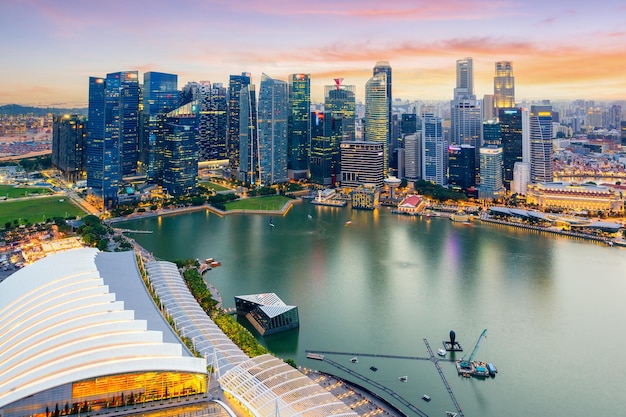 Draufsicht Skyline Geschäftsgebäude und Finanzviertel am Sonnenscheintag in Singapur City Singapur