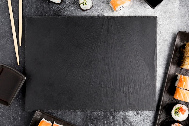 Foto draufsicht sushi auf tisch