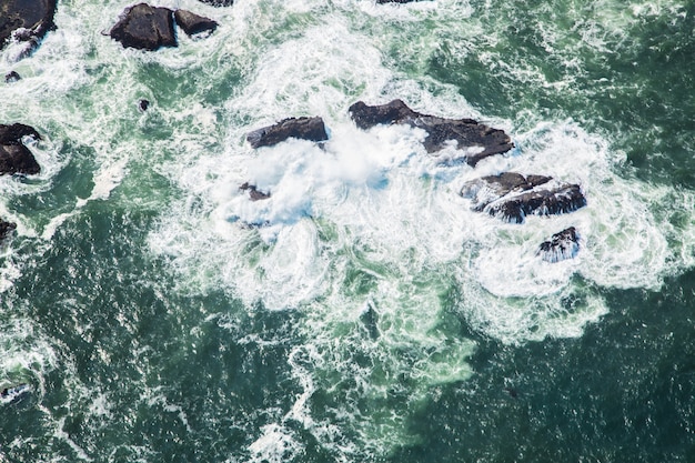 Draufsicht Wasser und Felsen