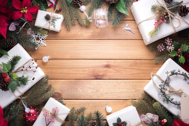 Draufsicht Weihnachtsdekorationen und Geschenke