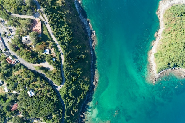 Draufsichtlandschaft des schönen tropischen Meeres im Sommersaisonbild durch Luftaufnahmebrummenschuß, hohe Winkelsicht