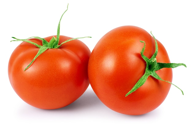 Drei frische Tomaten mit grünen Blättern auf weißem Hintergrund