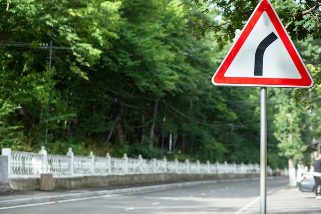 Dreieckiges Straßenschild