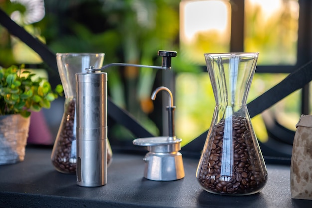 Foto drip coffee, aparatos para preparar café.