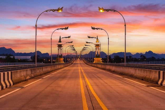 Dritte Thai Lao Freundschaftsbrücke bei Sonnenaufgang