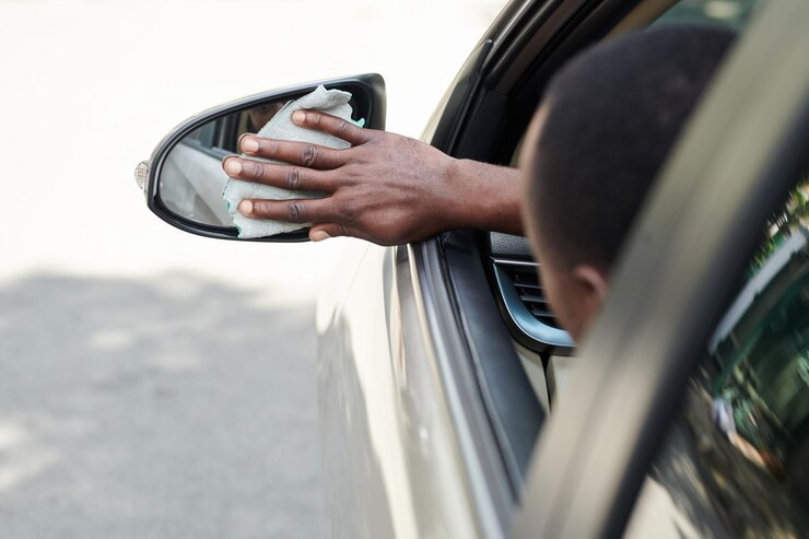 Foto driver de limpeza do espelho retrovisor