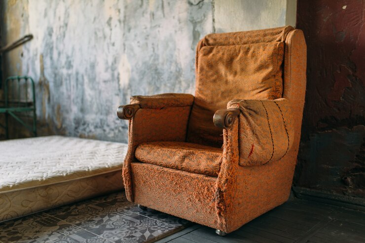 Foto drogenabhängiges zimmer, sessel und matratze