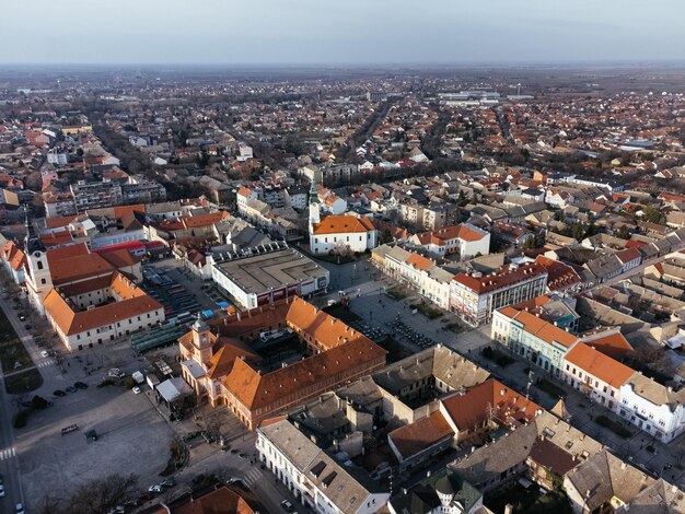 Drohnenansicht auf den Stadtplatz von Sombor und Architektur Vojvodina Region Serbien Europa