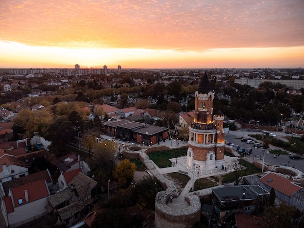 Drohnenansicht des Sonnenuntergangs über dem Bezirk Zemum Belgrad Serbien Europa 4K