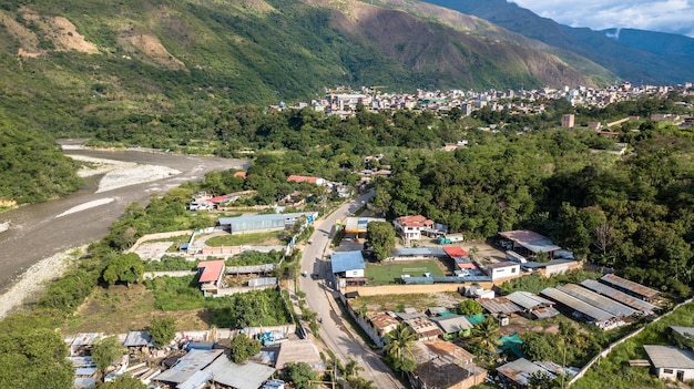 Drohnenaufnahmen der Stadt Quillabamba