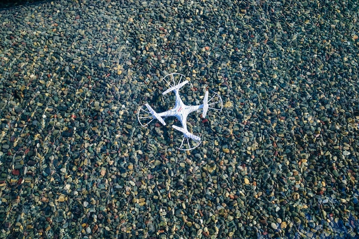 Foto el dron cayó en el agua.
