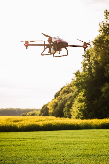 Dron volador de agricultura con espacio de copia