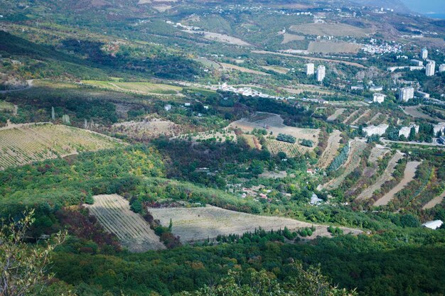 Foto drone foto paisaje de montaña con pueblos