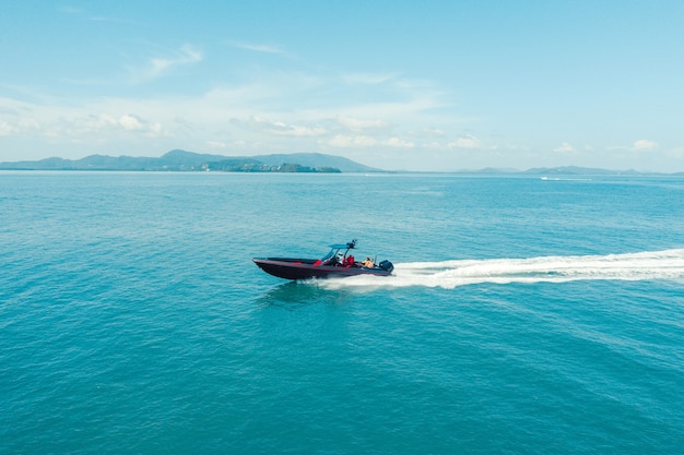 Drone vista de un barco