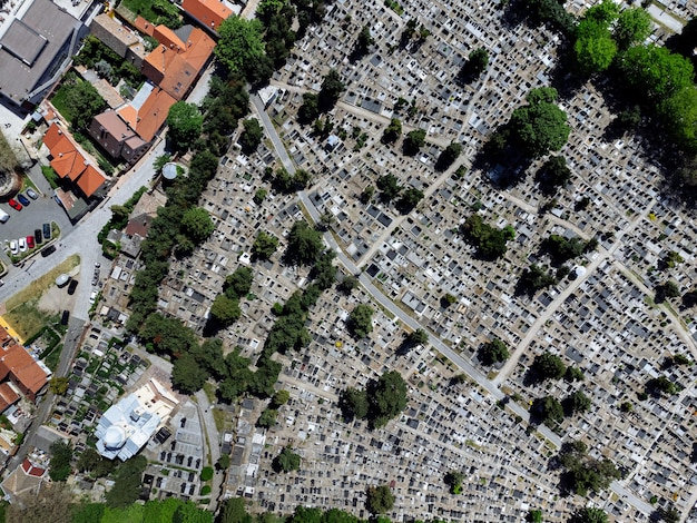 Drone vista panorámica de la torre de Gardos Iglesia de San Nicolás Zemun Belgrado Serbia