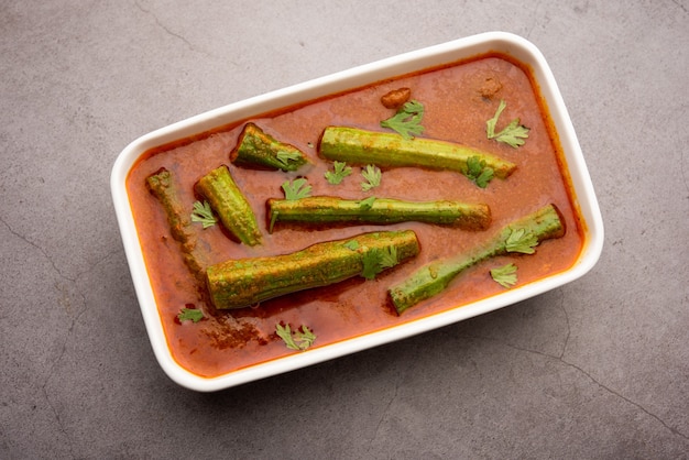 Drumstick CurryÃ‚Â es una salsa de verduras deliciosa y picante o una receta seca que se prepara con moringa y especias. Comida india sana