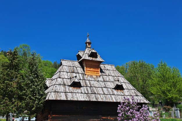 Drvengrad ist ein traditionelles serbisches Dorf im Balkan