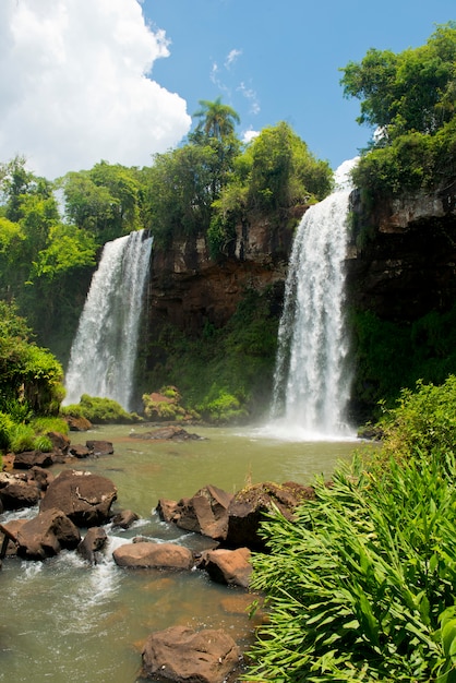 Duas cachoeiras nas Cataratas do Iguaçu