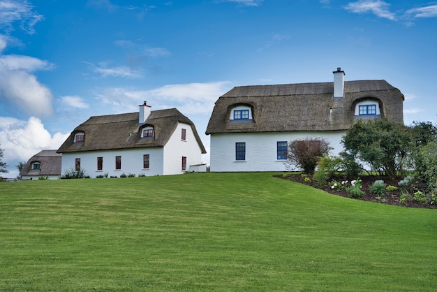 Duas casas tradicionais na irlanda