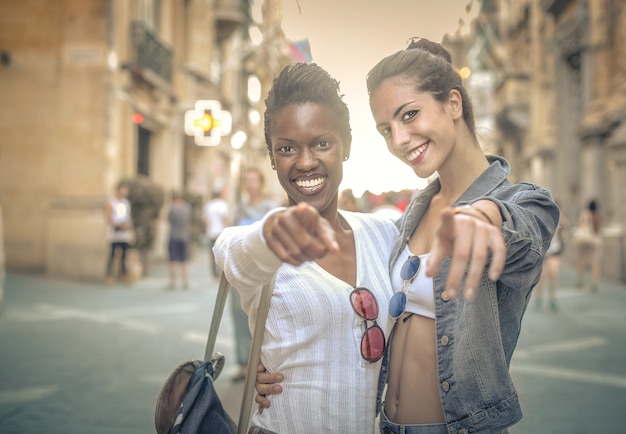 duas mulher na rua