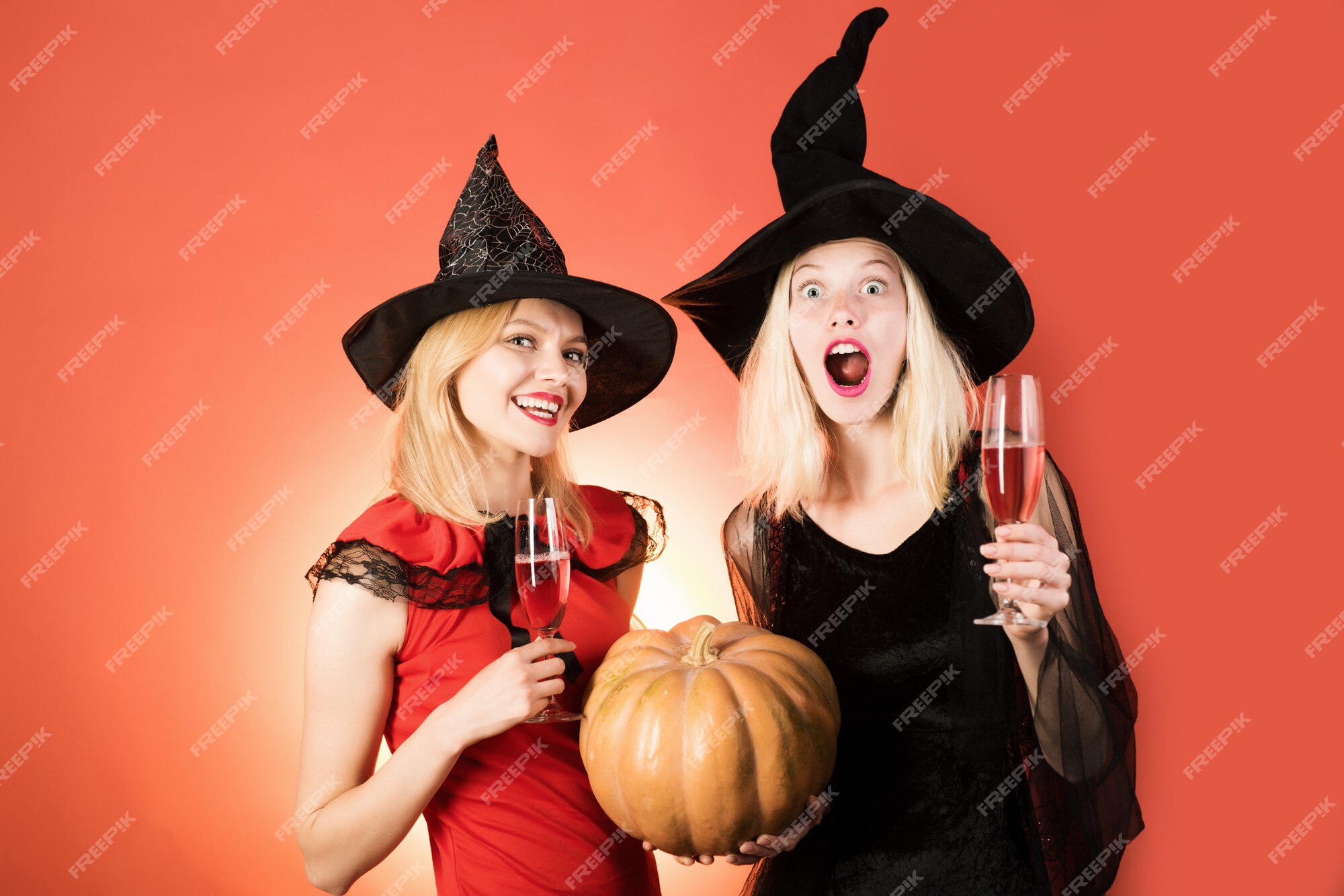 Vetores de Esquadrão De Bruxas Fofas Feliz Halloween Duas Bruxas