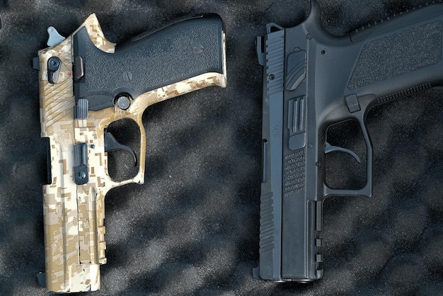 Duas pistolas closeup pistola de arma militar de 9 milímetros