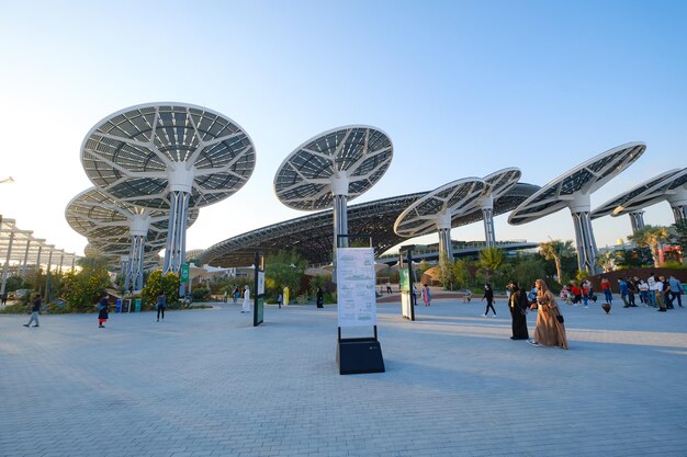 Dubai, EAU 02132021 dentro de uno de los pasillos de un pabellón de sostenibilidad de la EXPO 2020