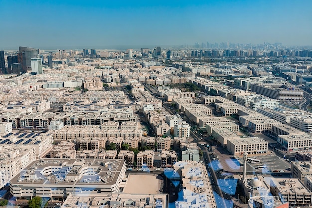 DUBAI EMIRADOS ÁRABES UNIDOS 08 de novembro de 2021 Vista do deck de observação do museu Dubai Frame para as áreas residenciais da cidade