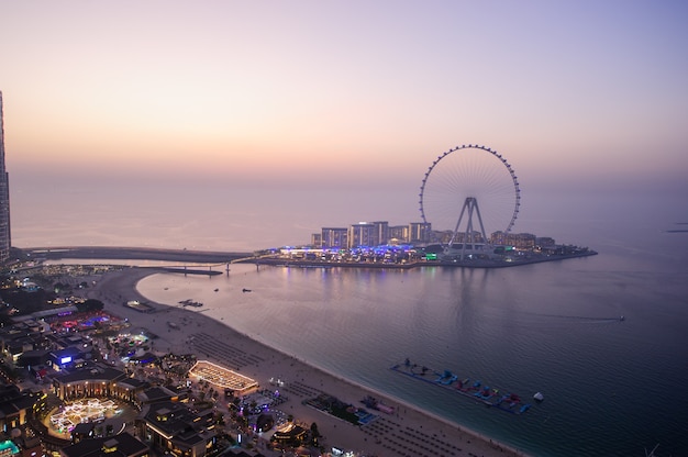 DUBAI, Emirados Árabes Unidos. DEZEMBRO DE 25 DE 2020 Vista da ilha de água azul, JBR