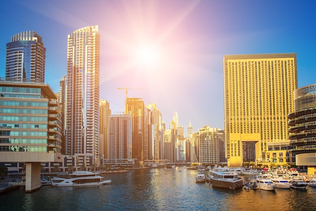 Dubai Marina al atardecer