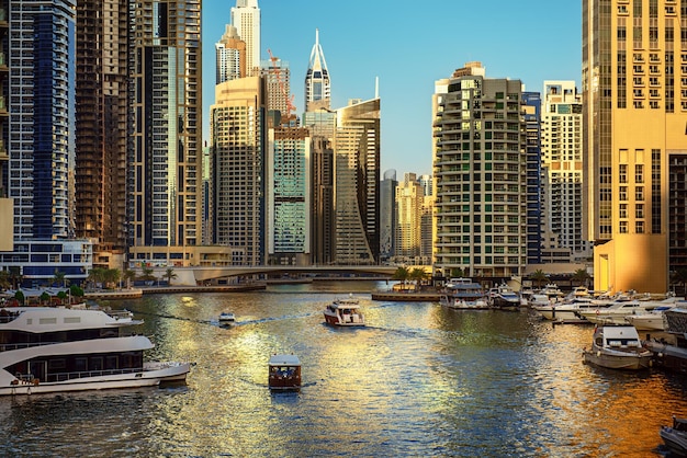 Dubai Marina al atardecer