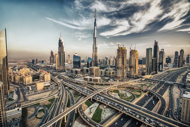 Dubai-Skyline mit schöner Stadt