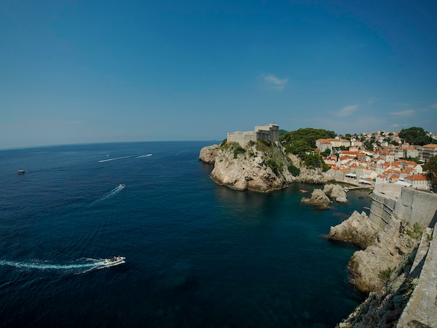 Dubrovnik Croacia vista de la ciudad medieval desde las murallas de la ciudad