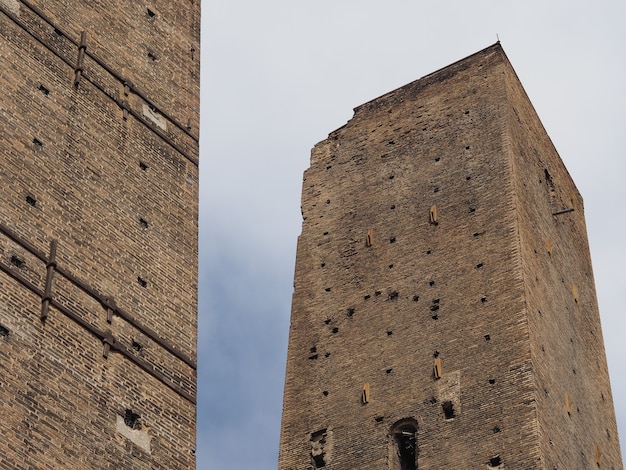 Due torri (dos torres) en Bolonia