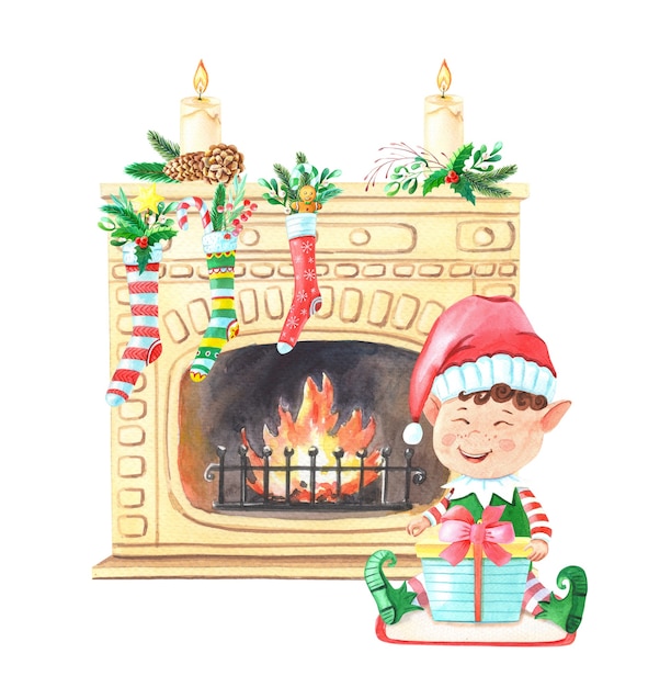 Duende navideño cerca de la chimenea con calcetines y velas.