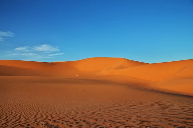 Dünen in der Wüste Sahara im Herzen Afrikas