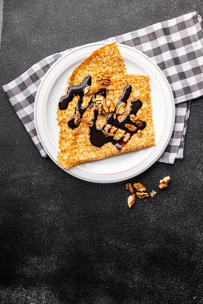 dünne Pfannkuchen süßer Crêpe köstlicher Snack gesunde Mahlzeit Lebensmittel Snack Diät auf dem Tisch Kopie Raum Essen