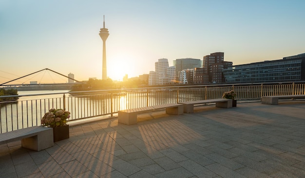 Düsseldorf-Blick an einem Sommermorgen